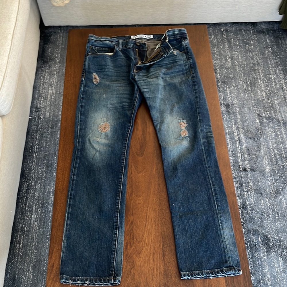 Distressed Express Men’s Skinny leg Rocco Slim fit jeans 32x32